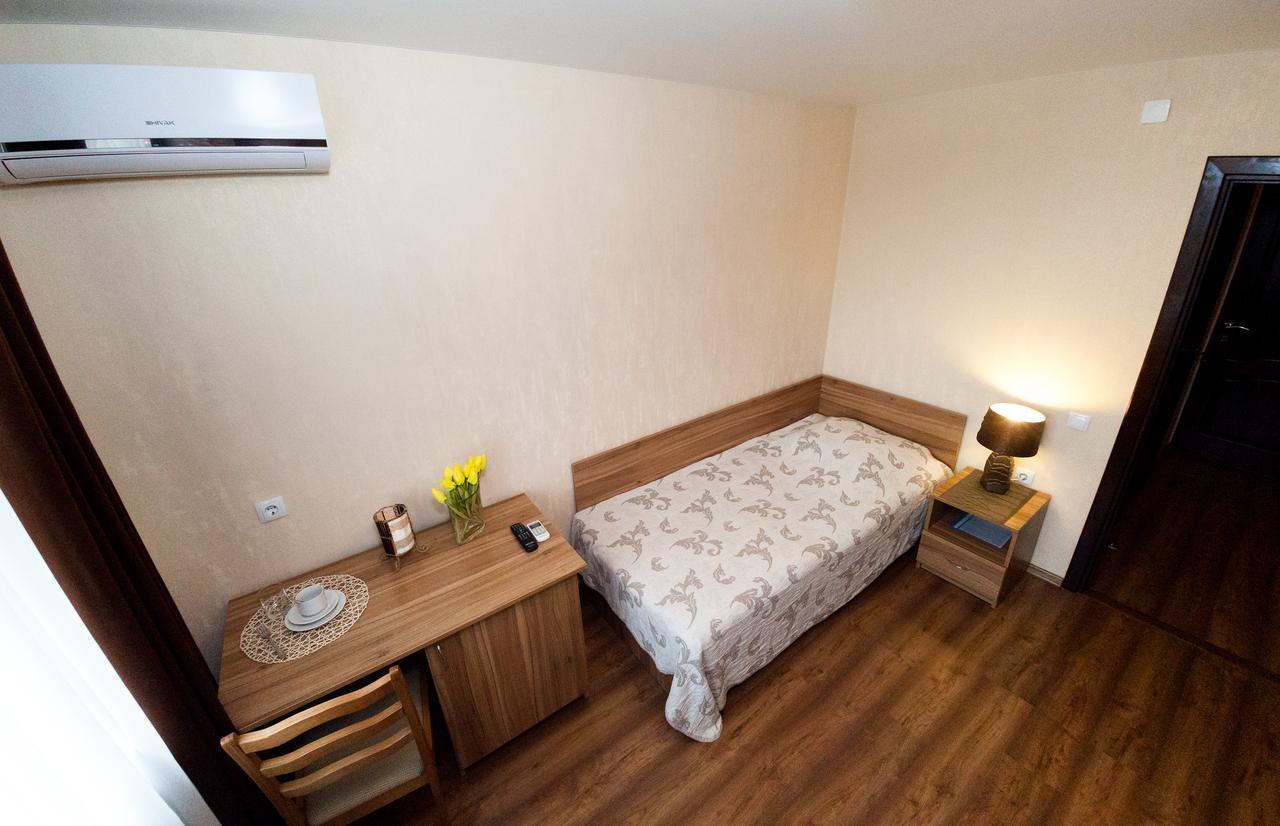 Hotel Oktyabrskaya Gomel Exterior photo